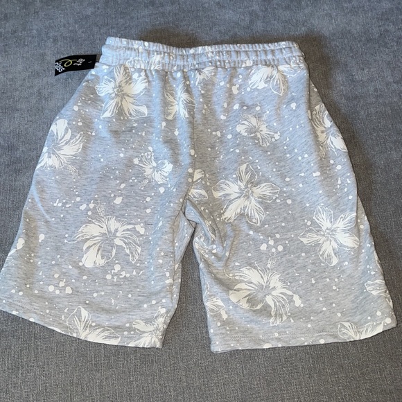 Art Class Hibiscus Flower Knit Pull-On Shorts - Picture 3 of 7